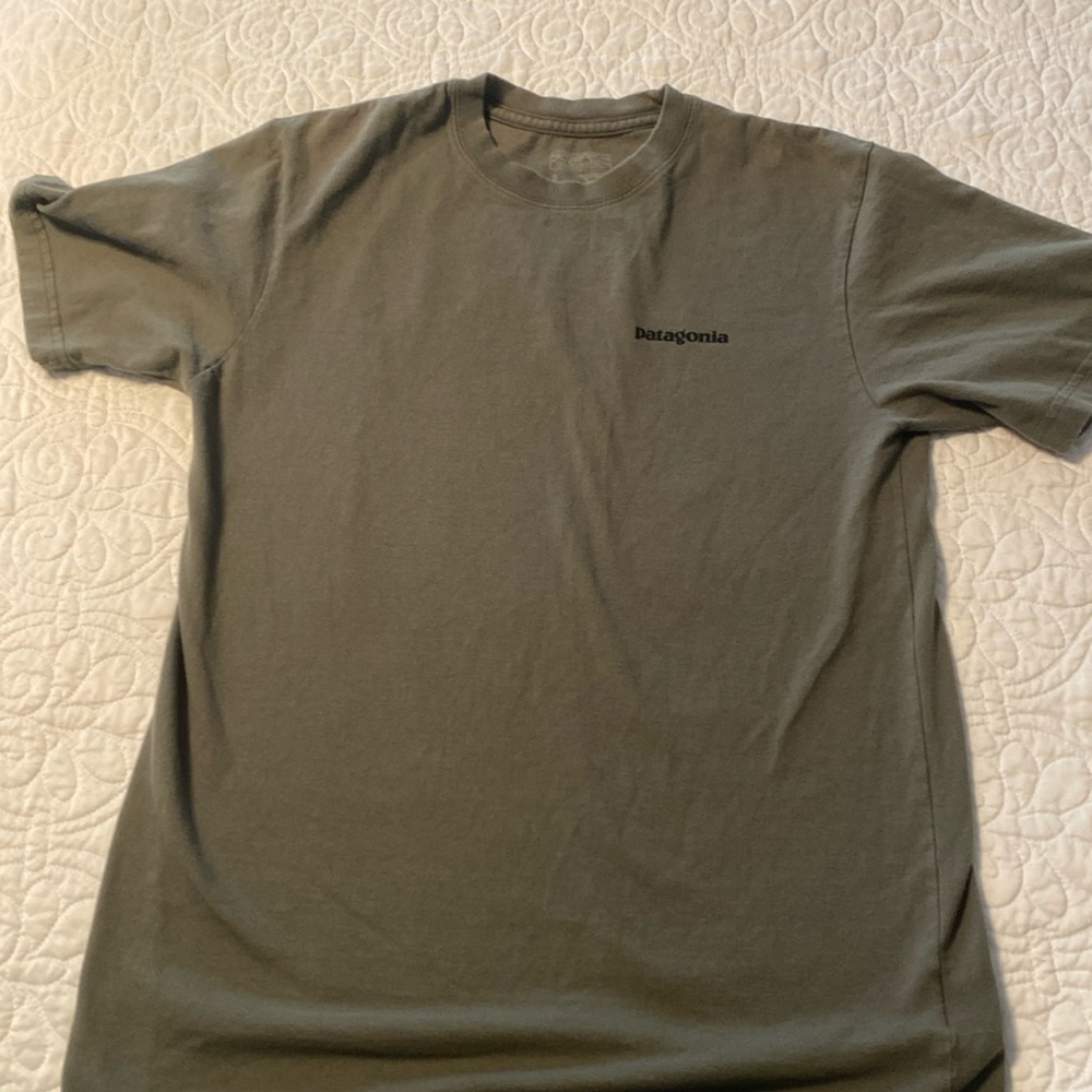 Dark olive Green Patagonia women’s tshirt